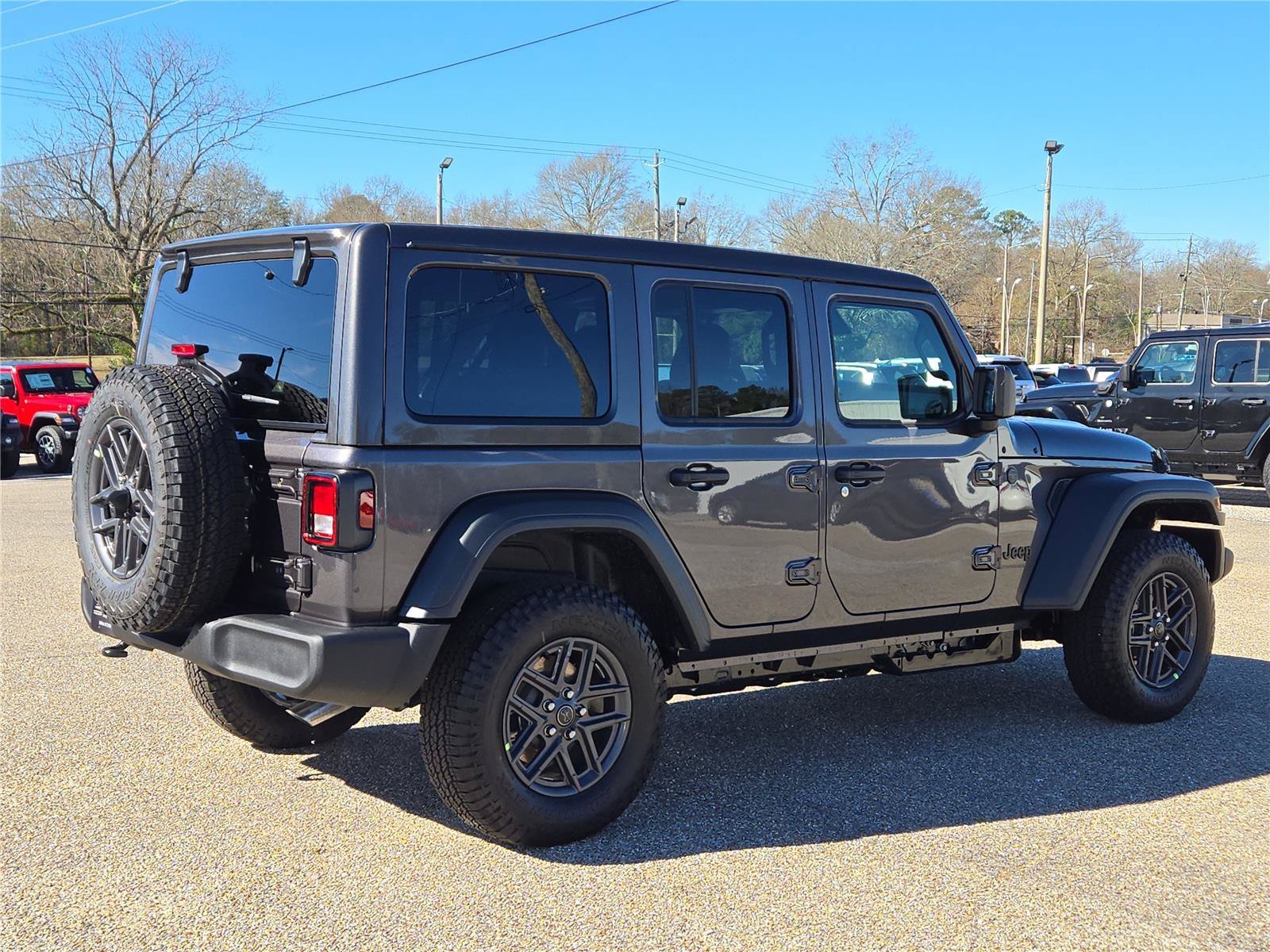 New 2026 Granite Crystal Metallic Clearcoat Jeep Sport S image 6
