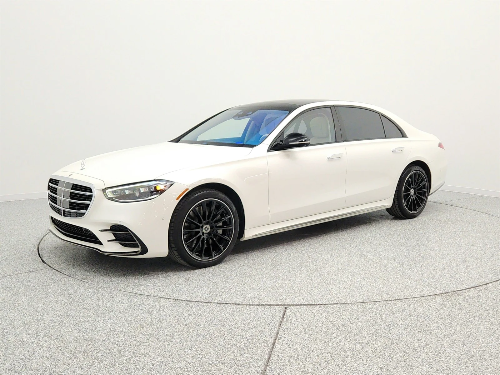 Used 2023 MANUFAKTUR Diamond White Mercedes-Benz S 500 4MATIC® Sedan image 1