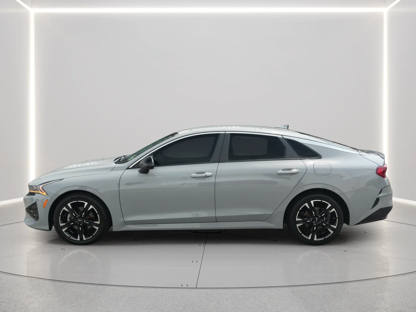 Used 2023 Wolf Gray Kia GT-Line image 2