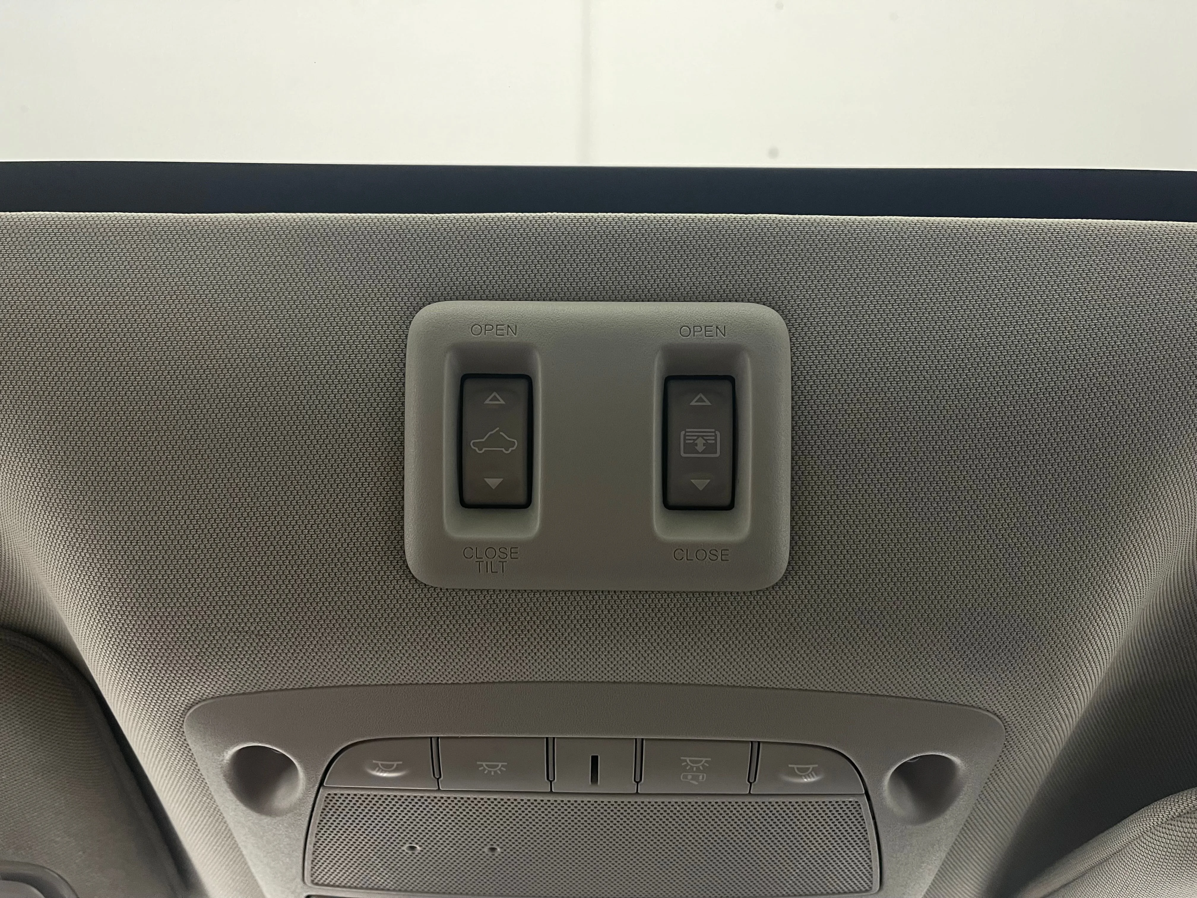 Used 2024 Pearl White Tricoat Nissan SL image 25