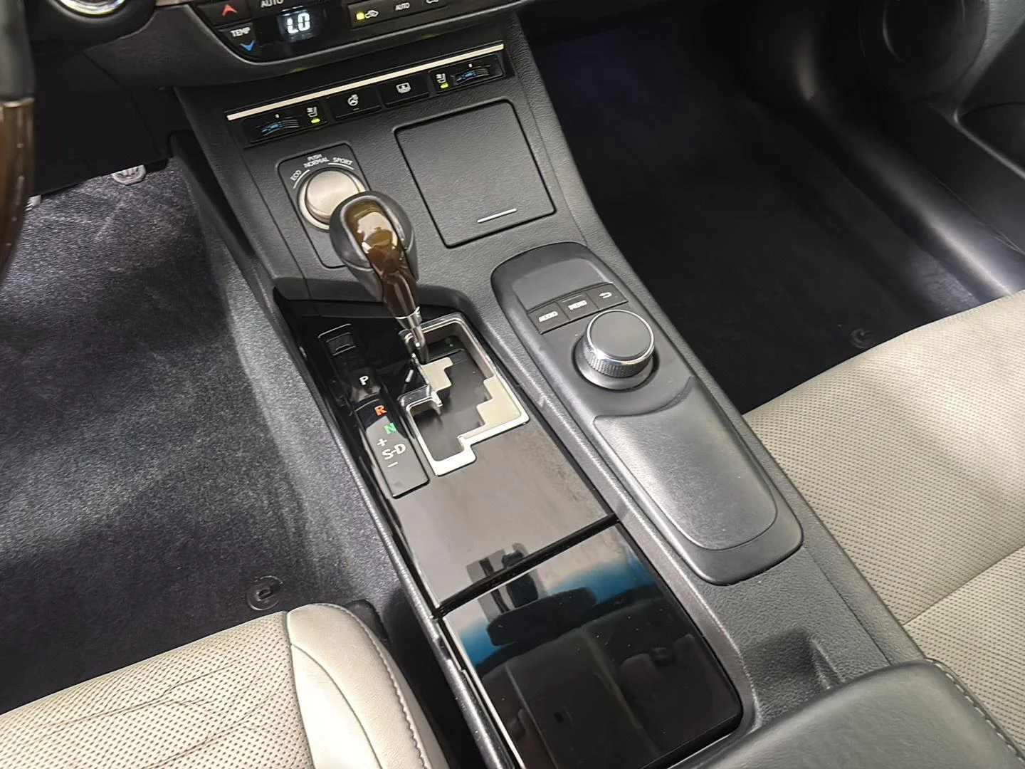 Used 2013 Matador Red Mica Lexus  image 34