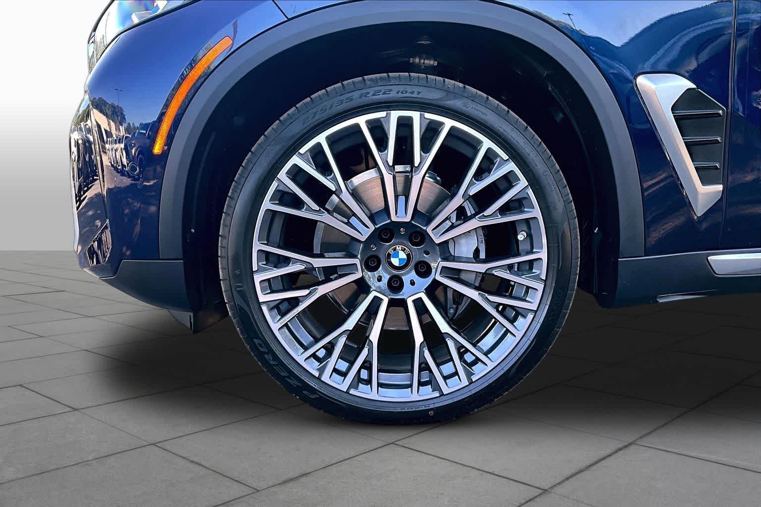New 2026 Tanzanite Blue II Metallic BMW xDrive40i image 11