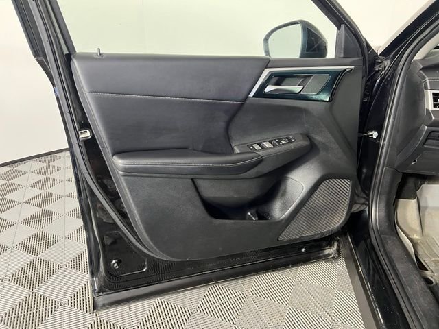 Used 2022 Black Mitsubishi SE image 16