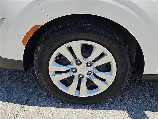 Used 2023 Snow White Pearl KIA LX (IVT) image 7