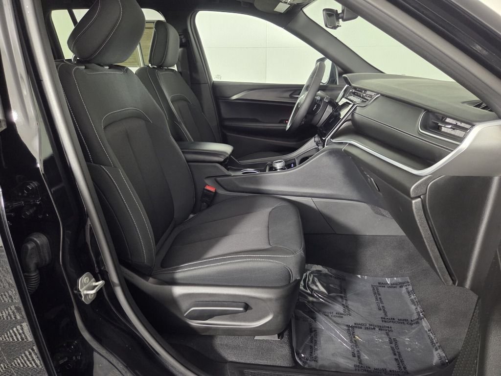 2025 Jeep Grand Cherokee Laredo - Photo 31