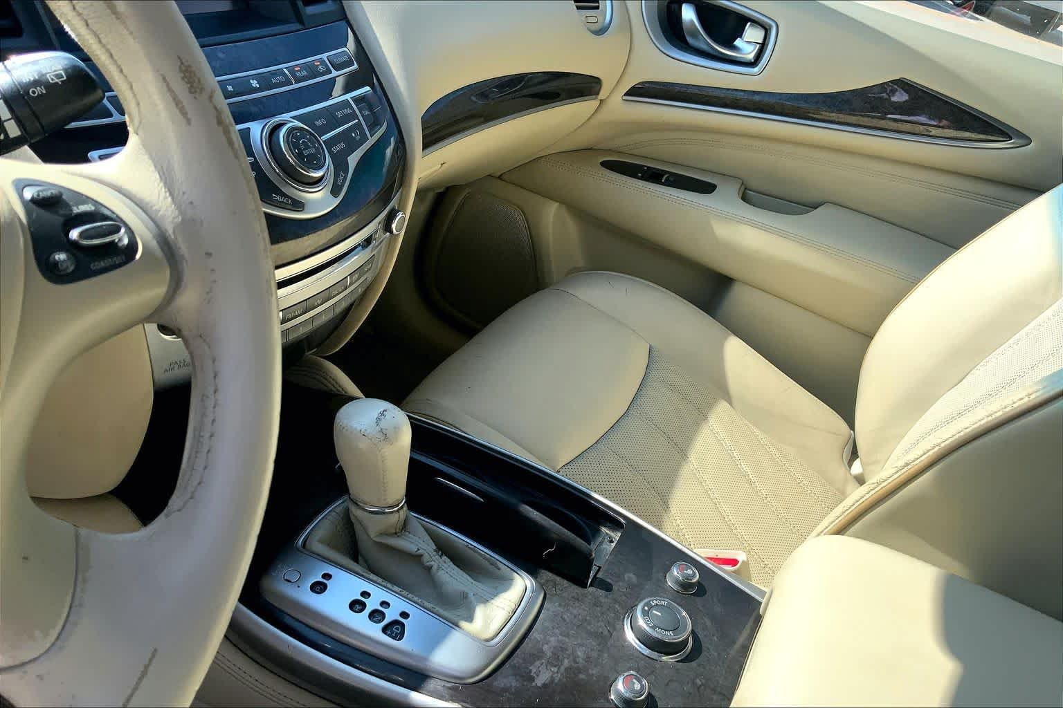 Used 2014 Moonlight White INFINITI  image 13