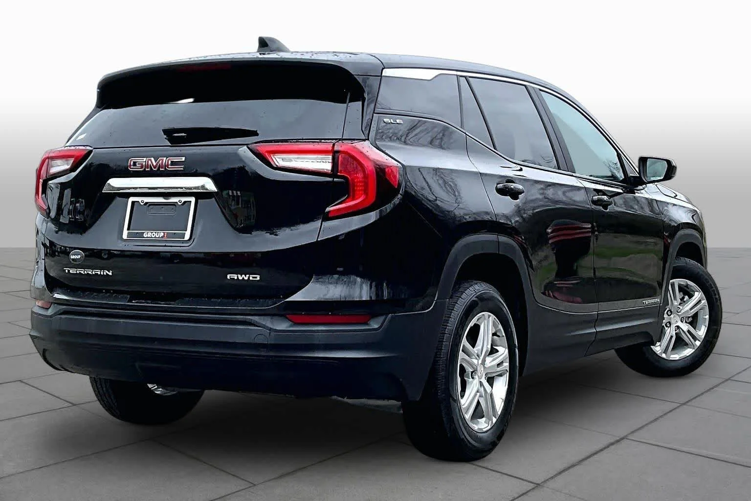 Certified Used 2024 Ebony Twilight Metallic GMC SLE image 13