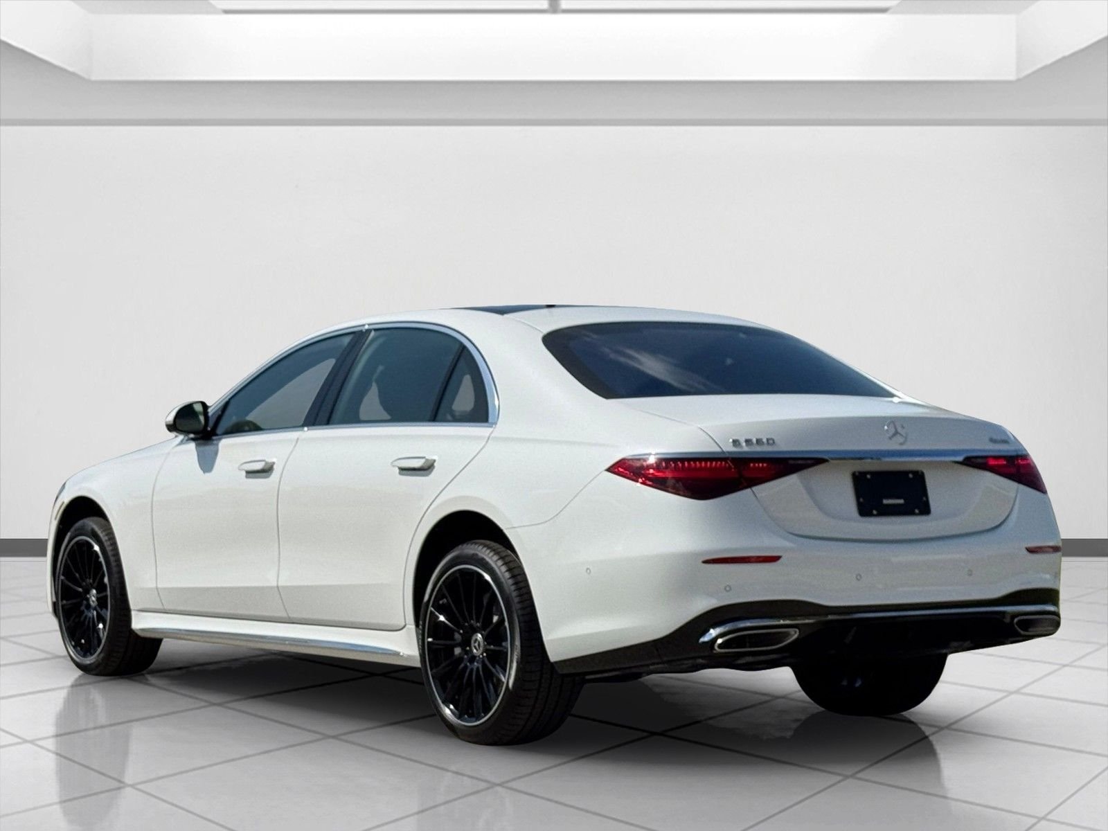 New 2026 MANUFAKTUR Moonlight White Metallic Mercedes-Benz S 580 image 4