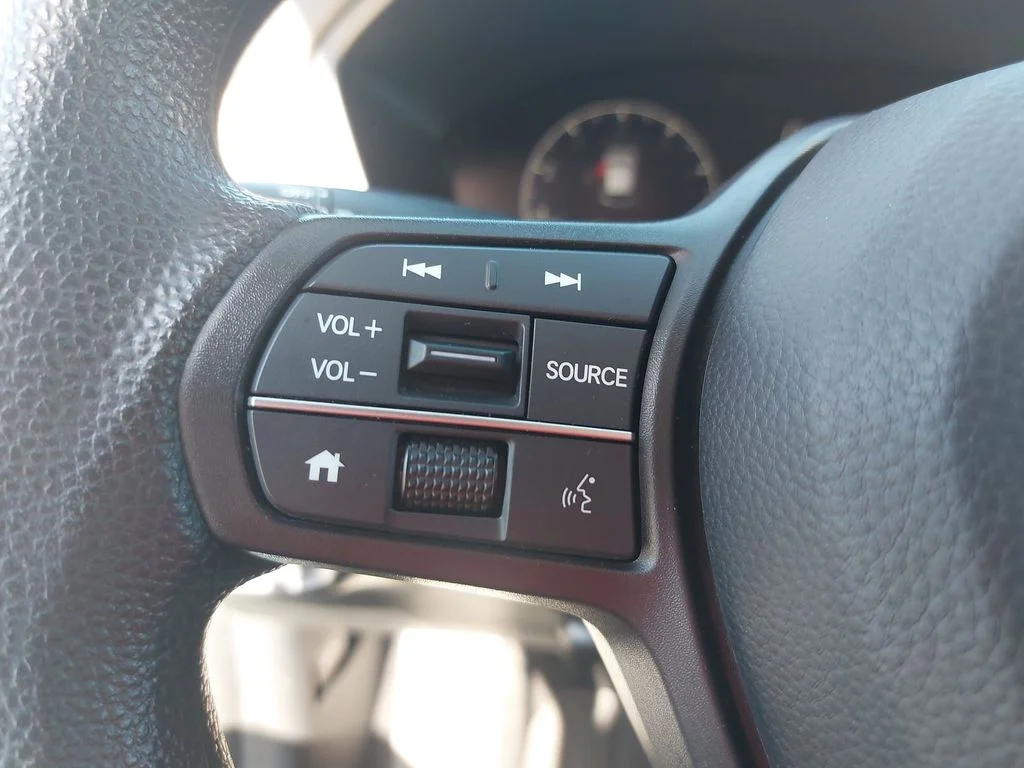 Used 2025  Honda LX image 17
