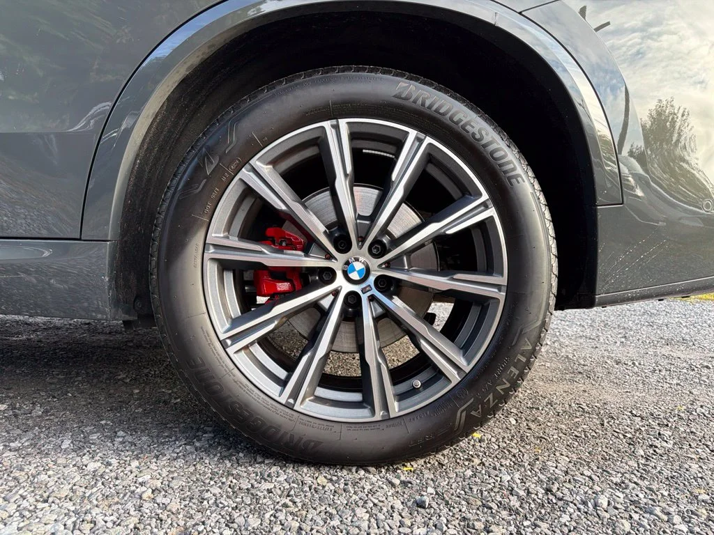Used 2025 Gray BMW xDrive40i image 7
