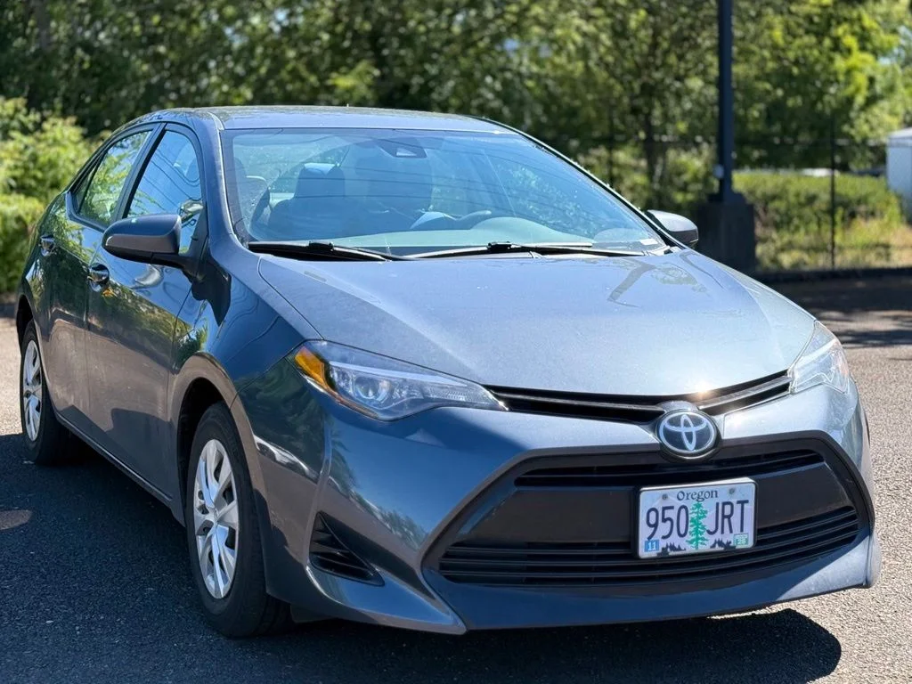 Used 2017  Toyota L image 7