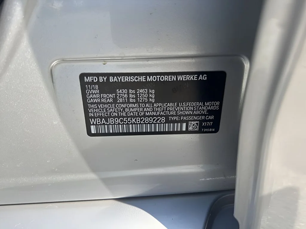 Used 2019 Silver BMW M550i xDrive image 36