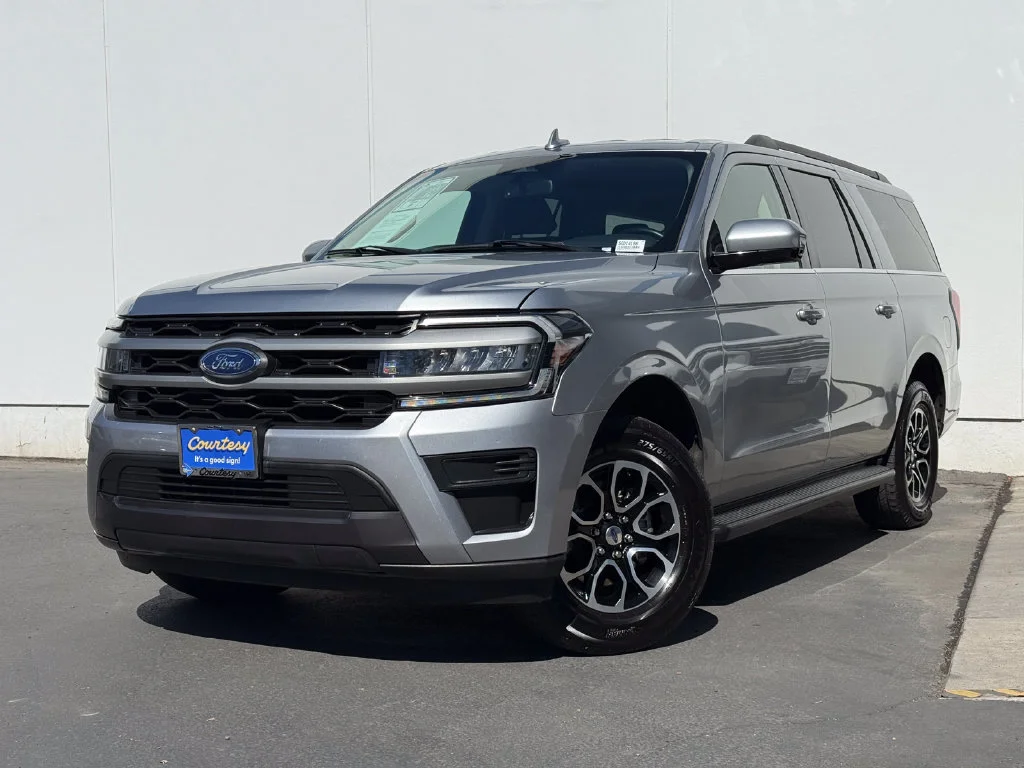 Used 2024 Silver Ford XLT image 2