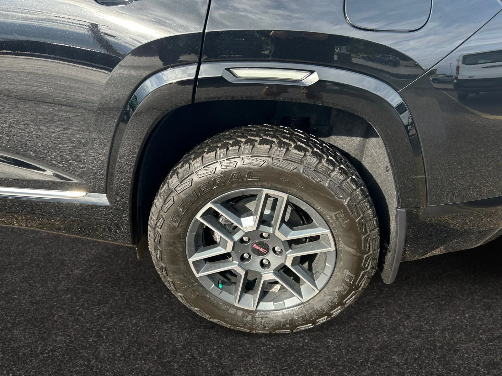 New 2027 Ebony Twilight Metallic GMC AWD AT4 image 9