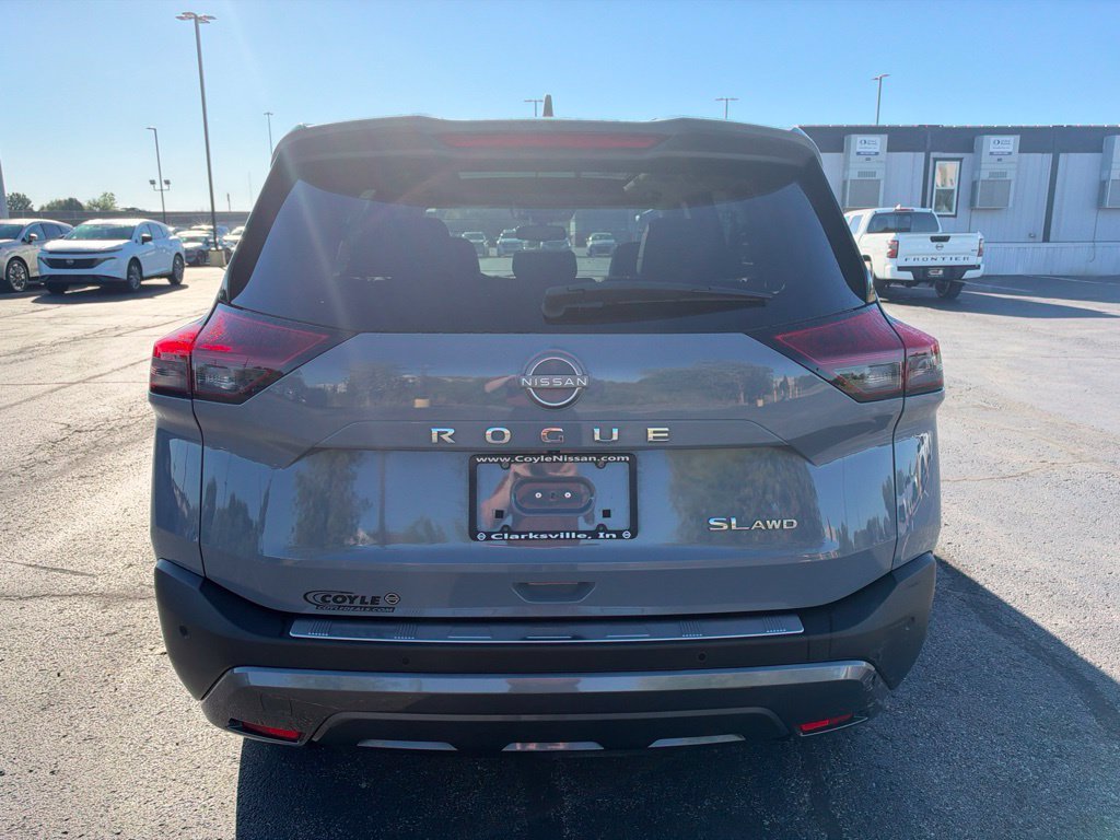 Used 2023 Gray Nissan SL image 4