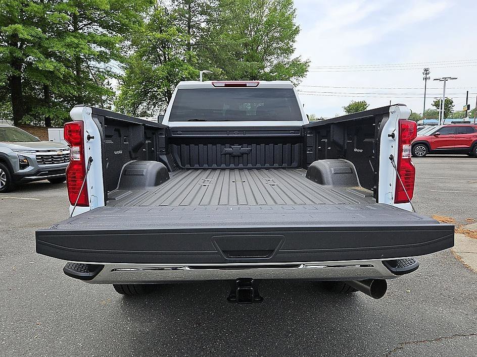 New 2026 Summit White Chevrolet LT image 5