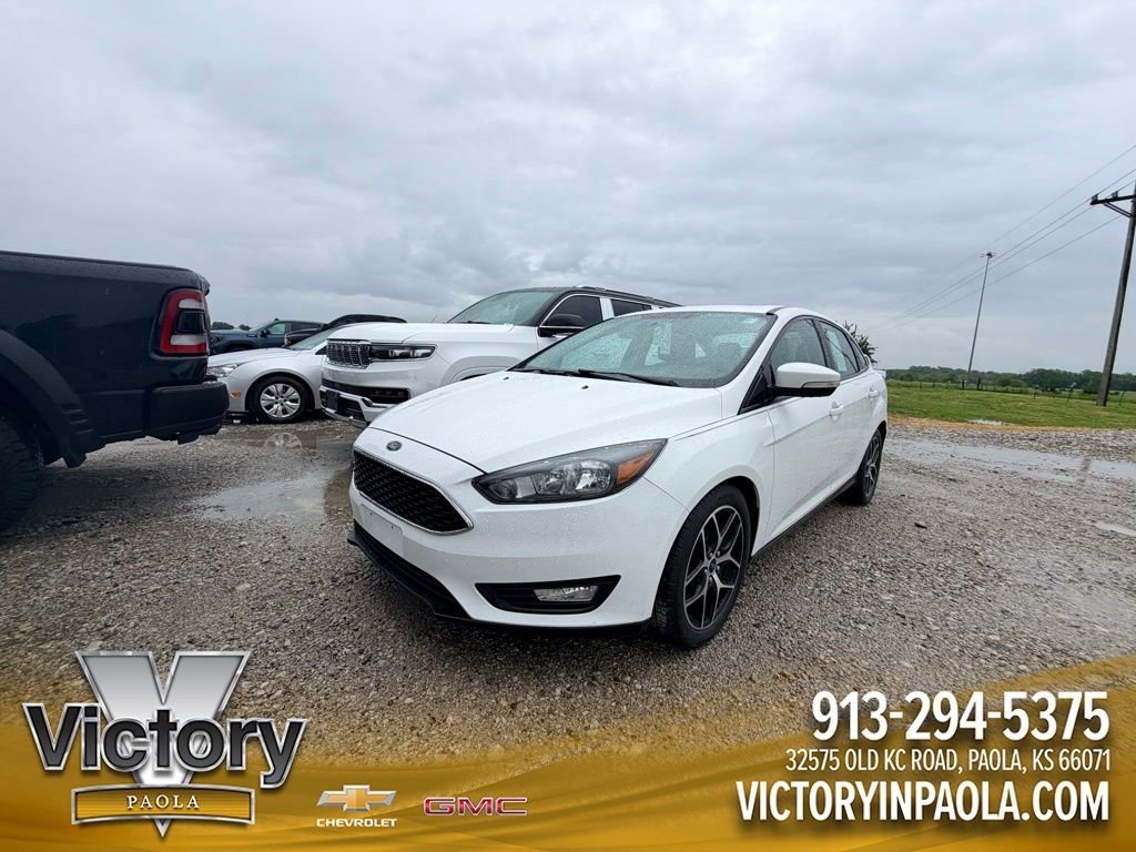 2017 Ford Focus Sedan SEL's photo