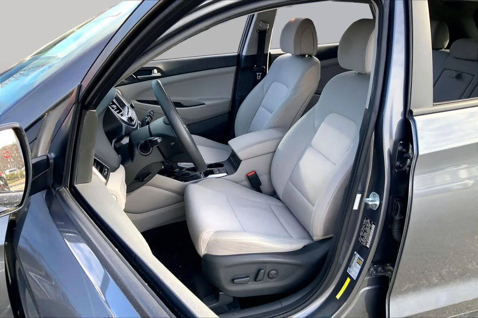 Used 2018 Coliseum Gray Hyundai SEL image 8