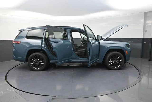 New 2026 Steel Blue Exterior Paint Jeep Limited Reserve image 41