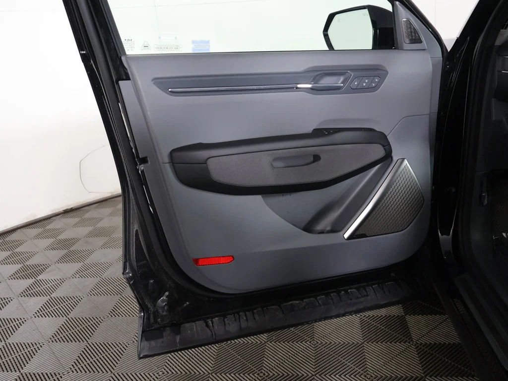 Used 2024 Black Kia Land image 27