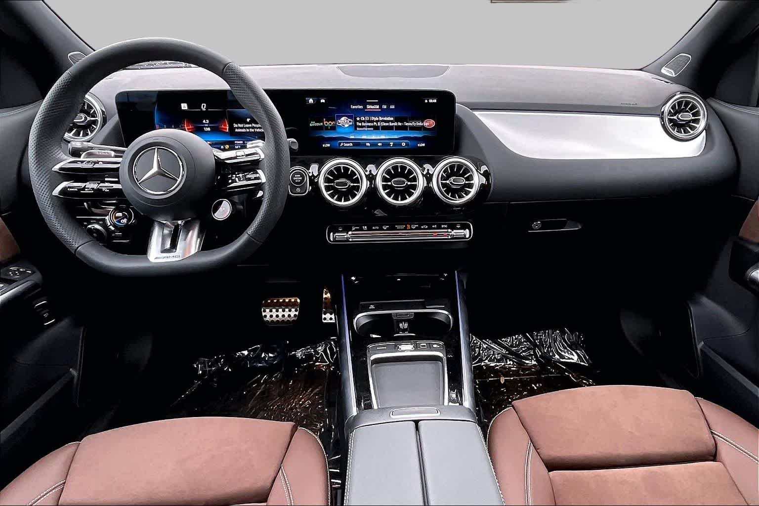 New 2026 MANUFAKTUR Patagonia Red Metallic Mercedes-Benz AMG® GLA 35 4MATIC® SUV image 7
