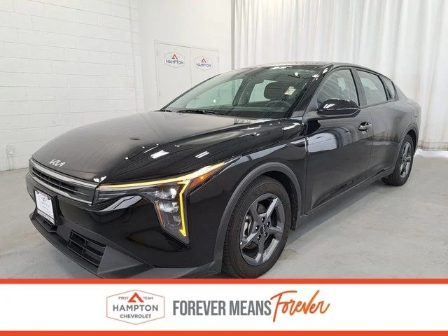 Used 2025 Black Kia LXS image 1