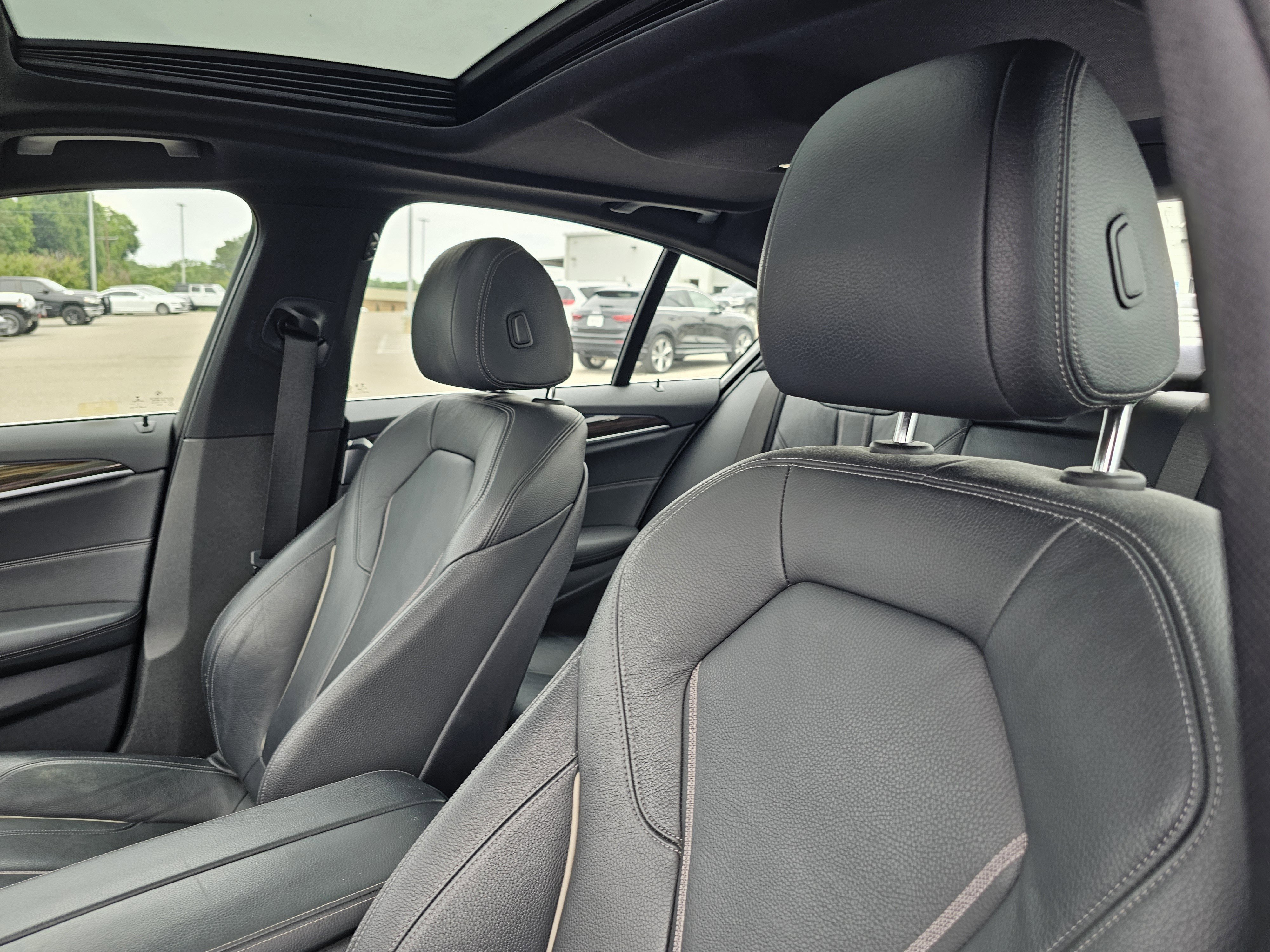 2019 BMW 5 Series 530e - Photo 17