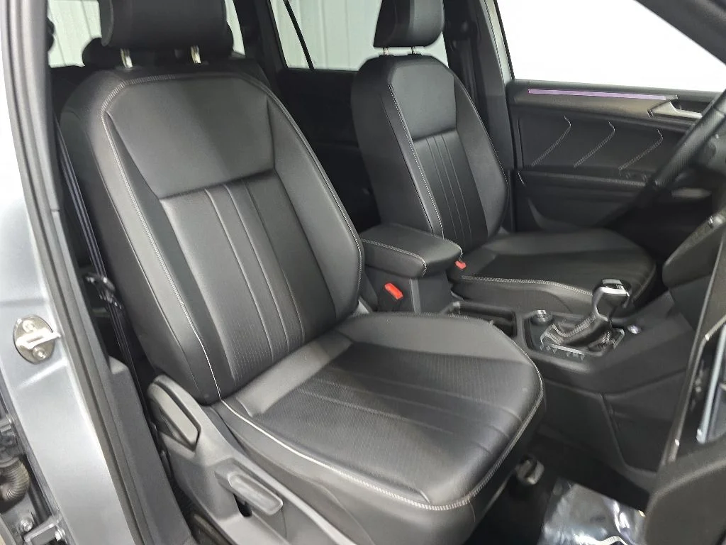 Used 2023 Silver Volkswagen 2.0T SE R-Line Black image 15