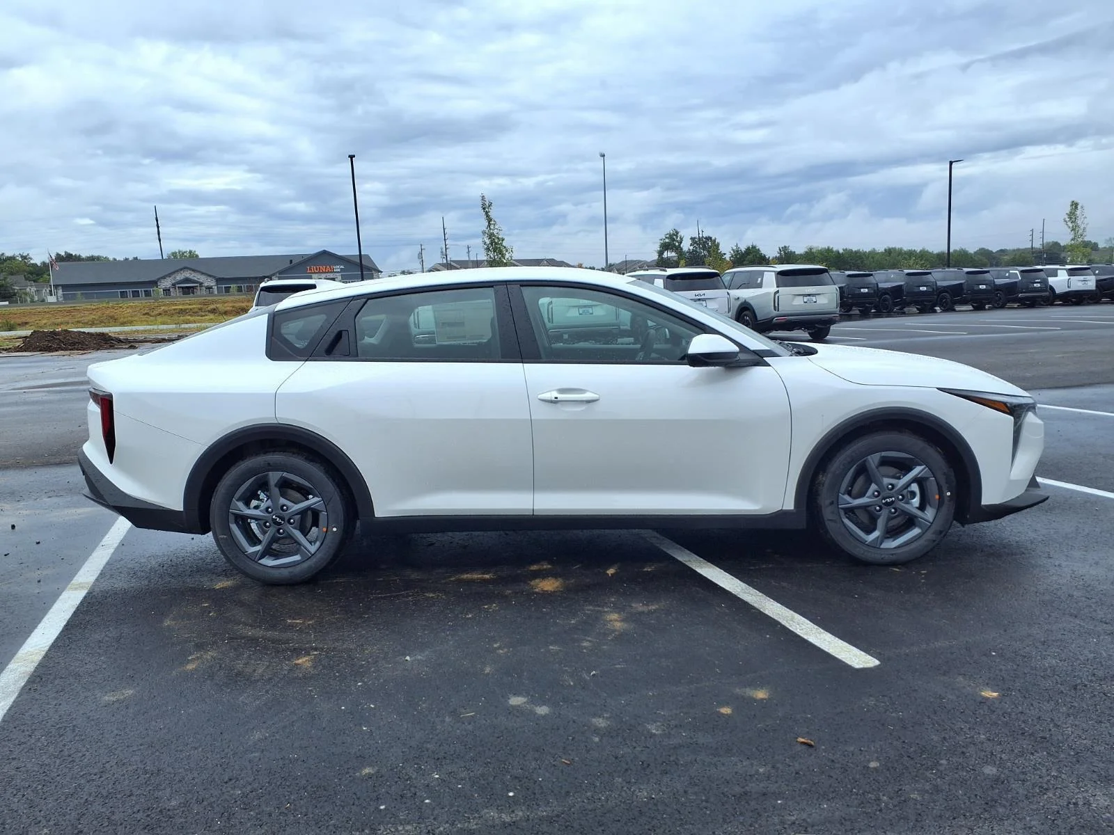New 2026 Snow White Pearl Kia LXS image 2