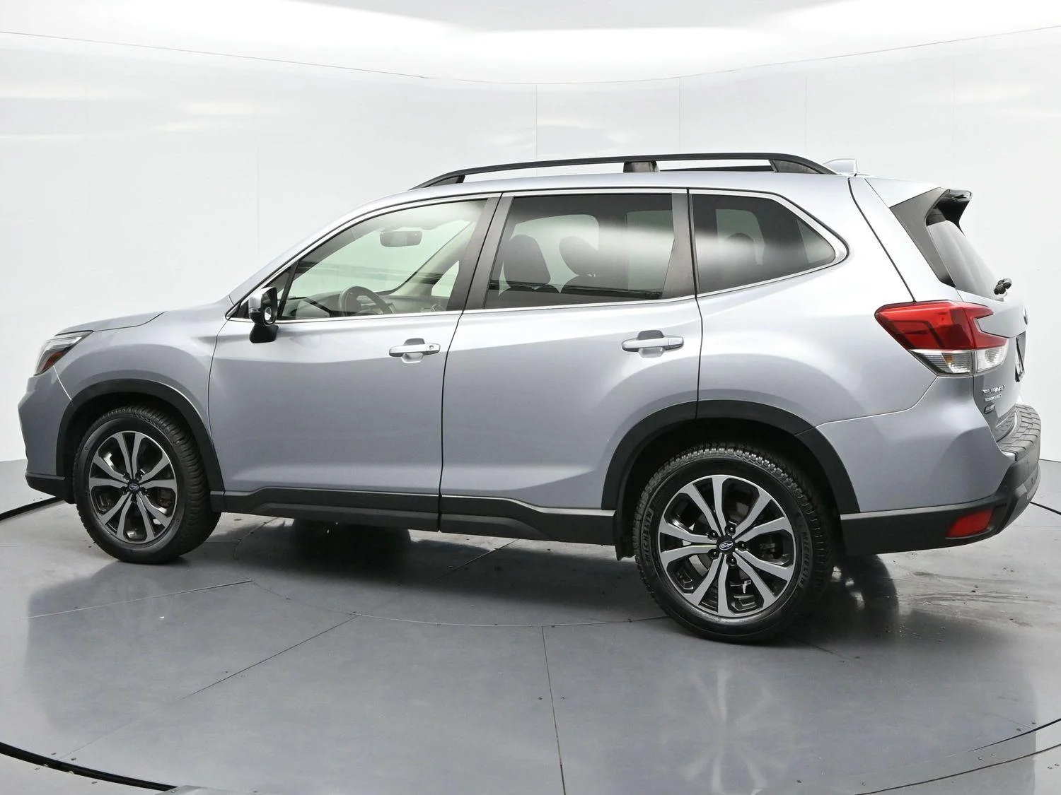 Used 2020 Ice Silver Metallic Subaru Limited image 5