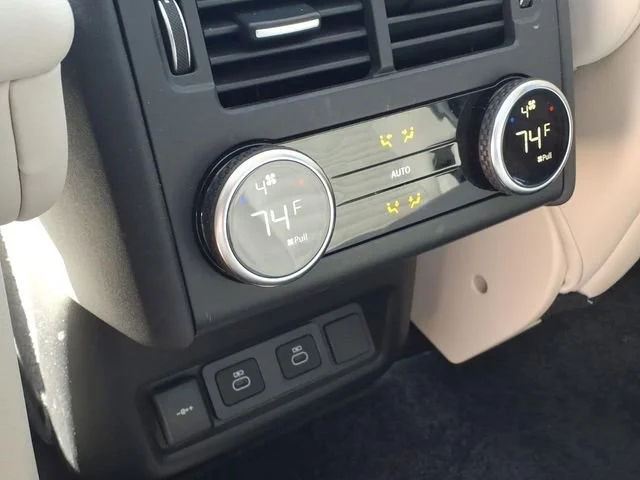 Used 2025  Land Rover S image 22