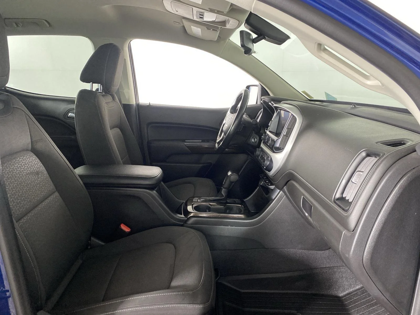 Used 2020 Blue Emerald Metallic GMC 4WD SLE image 27