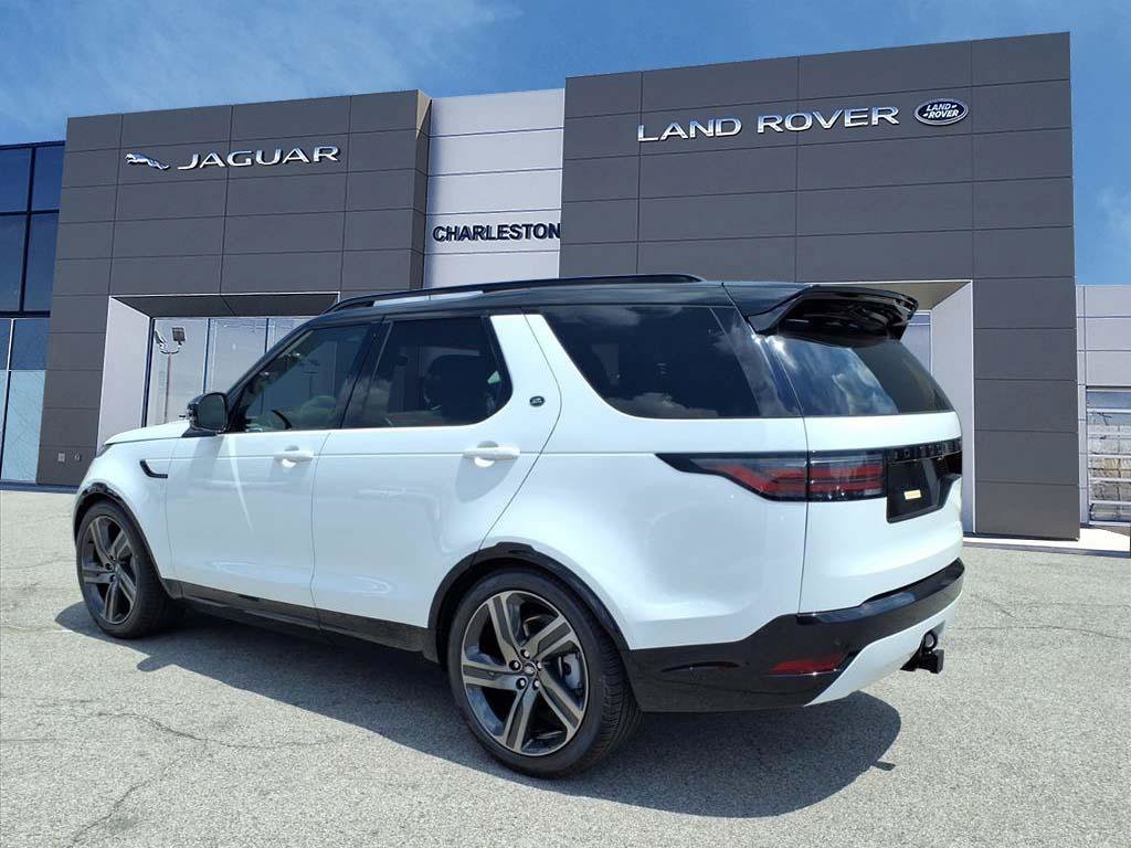 New 2026 Fuji White Land Rover Dynamic SE image 3