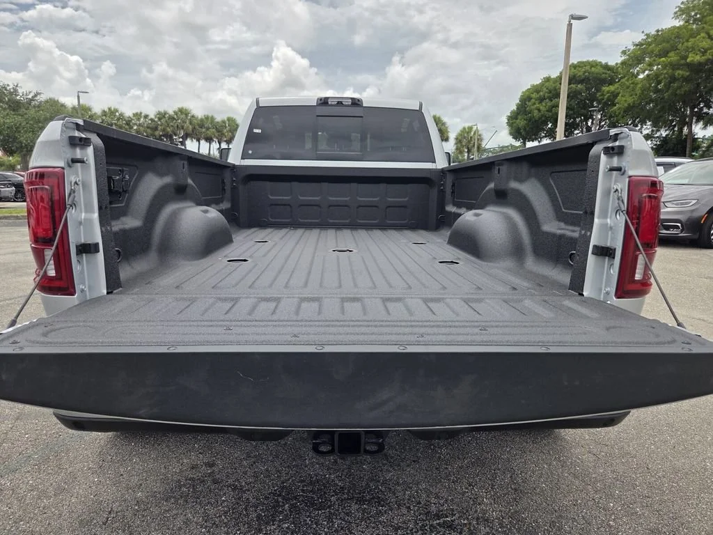 New 2026 Silver-Zynith Exterior Paint RAM Laramie image 20