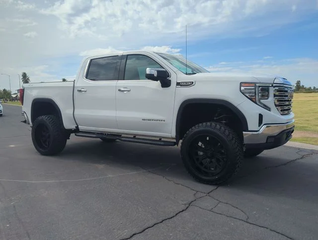 2025 GMC Sierra 4WD Crew Cab Short Box SLT's photo