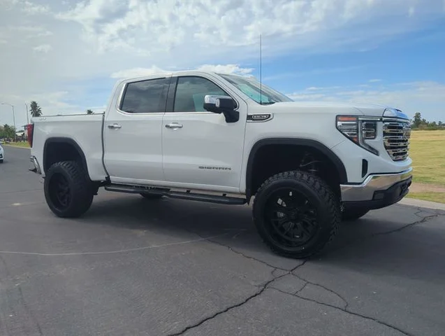 2025 GMC Sierra 1500 SLT