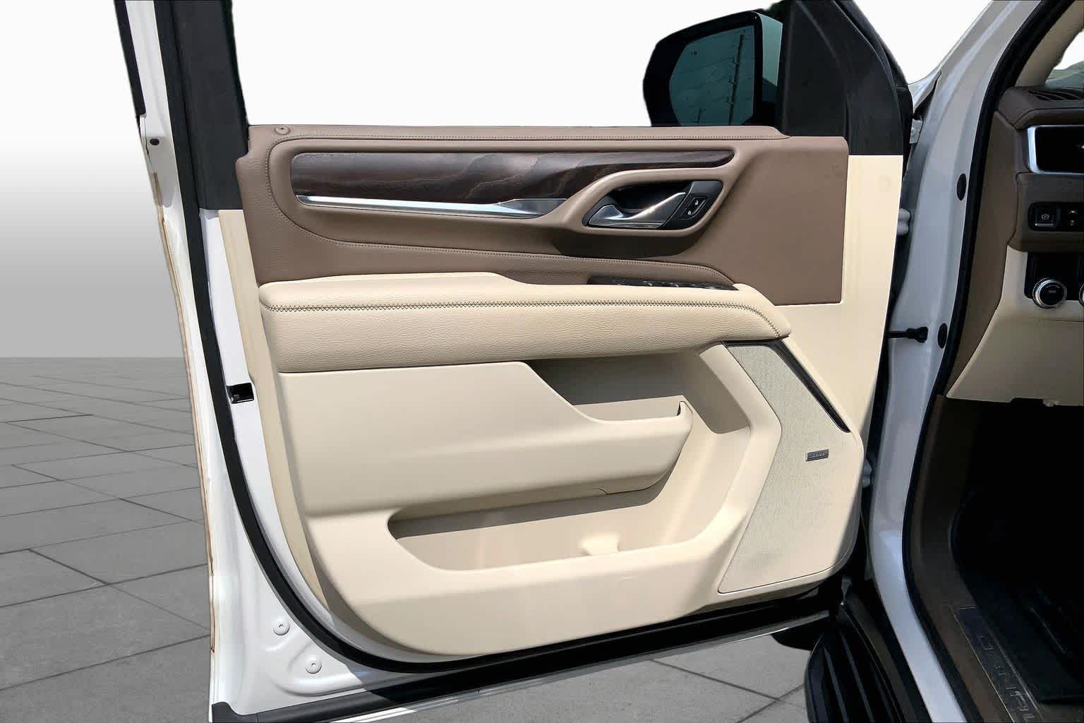 Used 2021 White Frost Tricoat GMC Denali image 22