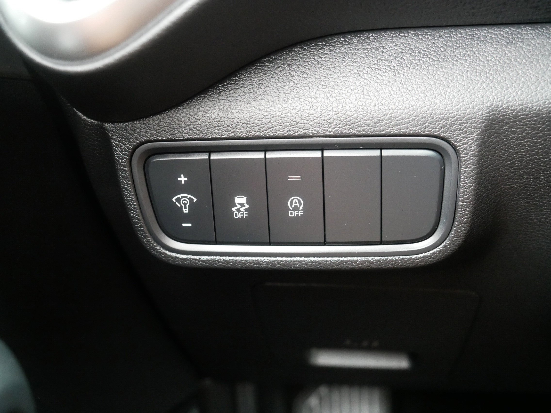 Used 2025  Kia LX image 26