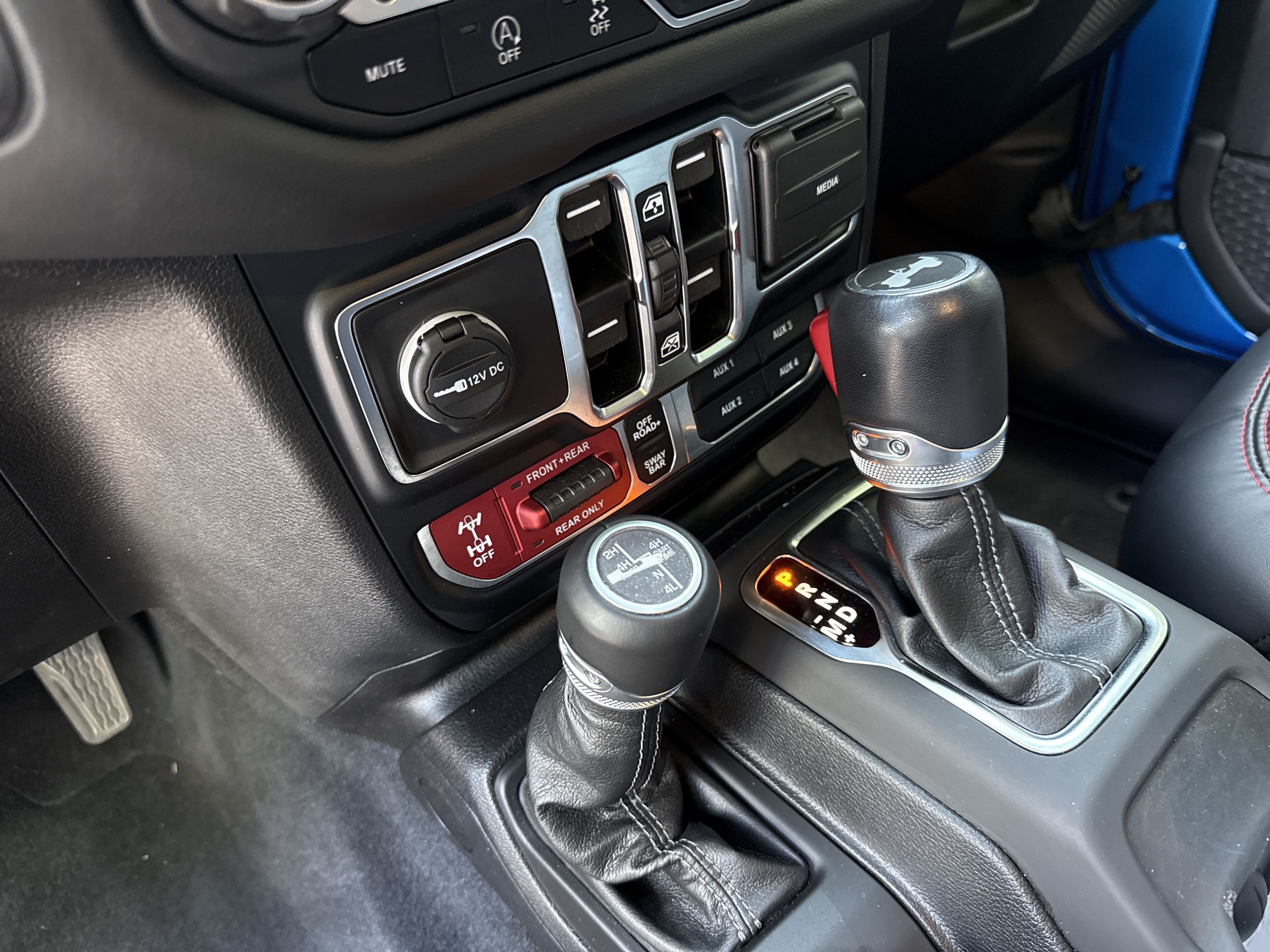 Used 2024 Hydro Blue Pearlcoat Jeep Rubicon X image 31