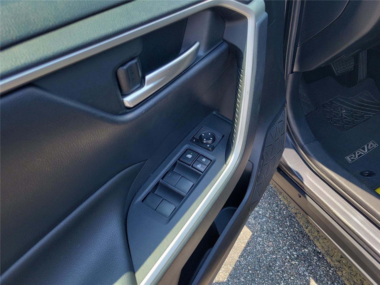 Used 2019 Magnetic Gray Metallic Toyota XLE image 17