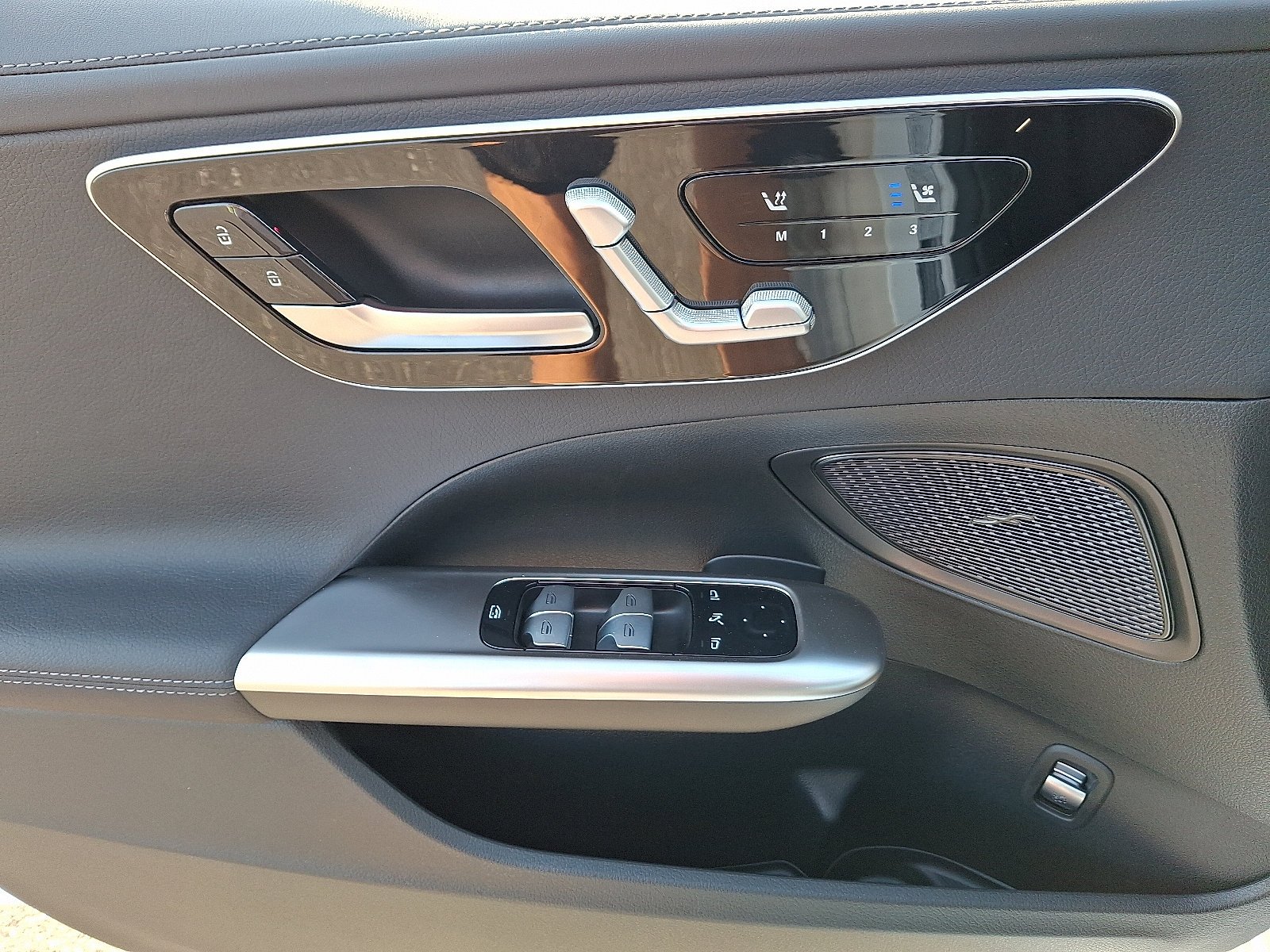 New 2026 Polar White Mercedes-Benz C 300 image 22