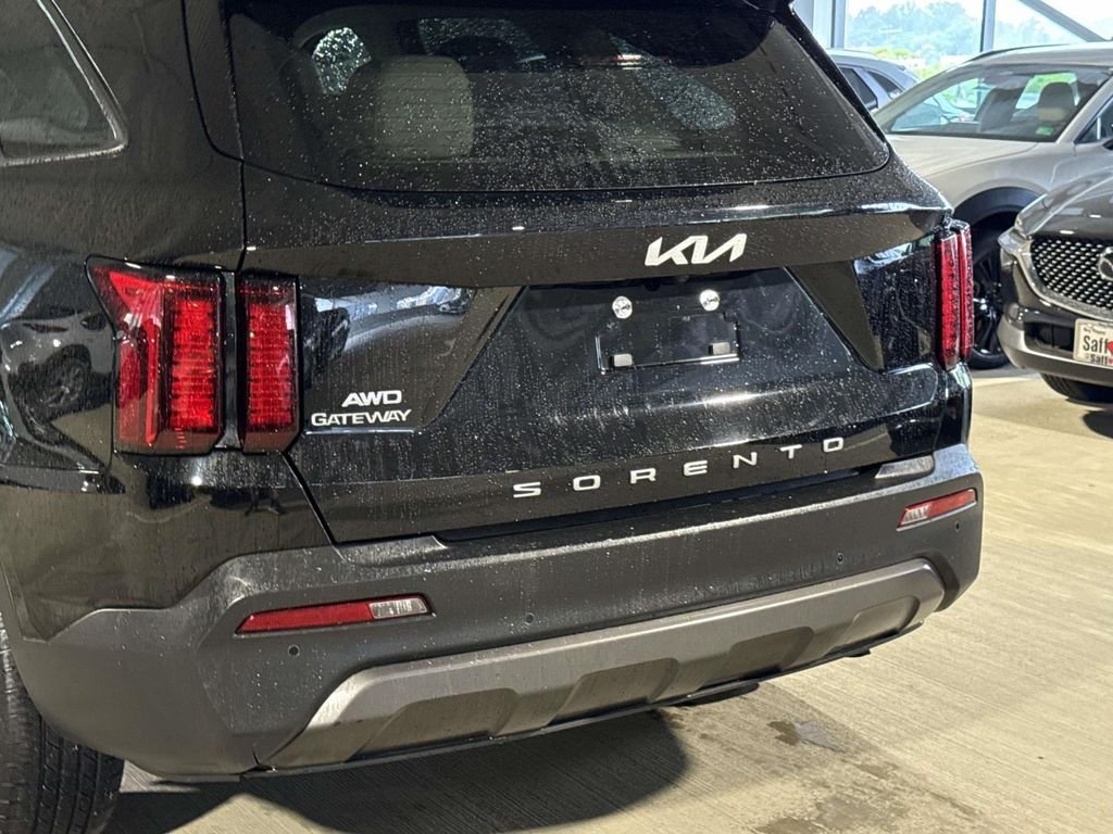 Used 2022 Black Kia S image 10