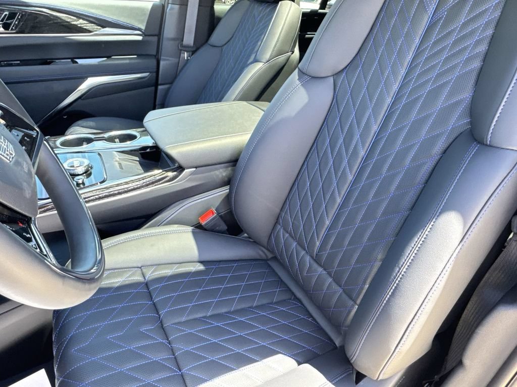 2026 Cadillac Escalade IQL Luxury - Photo 12