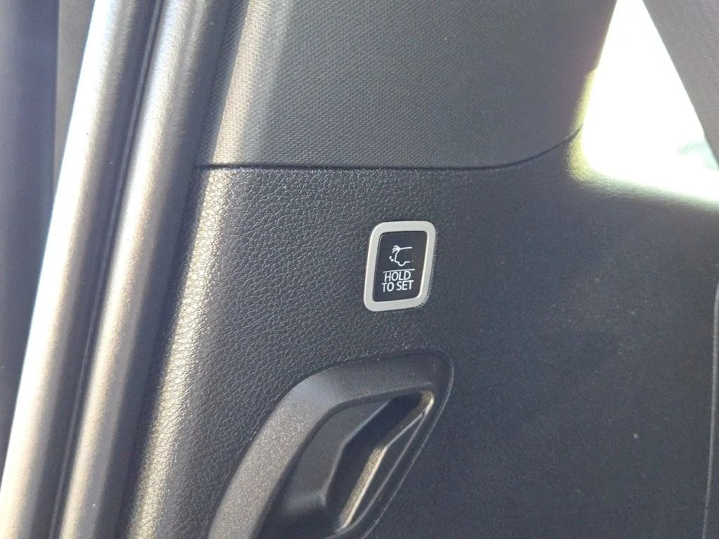 Used 2023 Silver Jeep Base image 16
