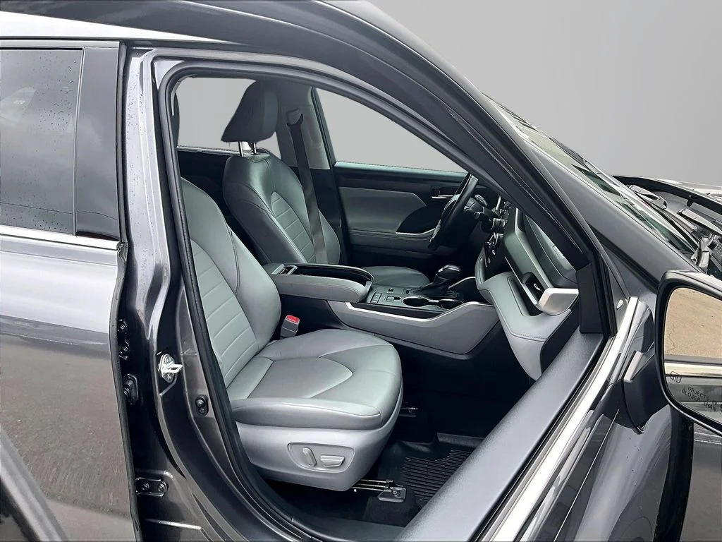 Used 2022 Gray Toyota XLE image 8