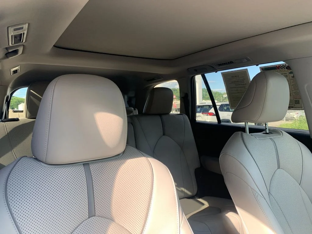 Used 2025  Toyota Platinum image 21