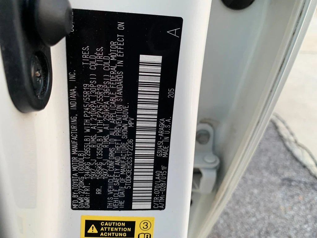 Used 2012 White Toyota Limited image 38