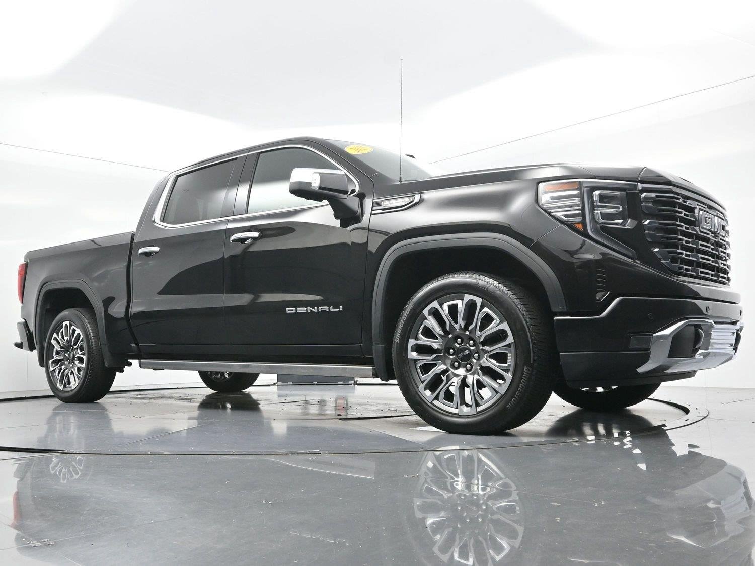 Used 2025 Onyx Black GMC Denali Ultimate image 48