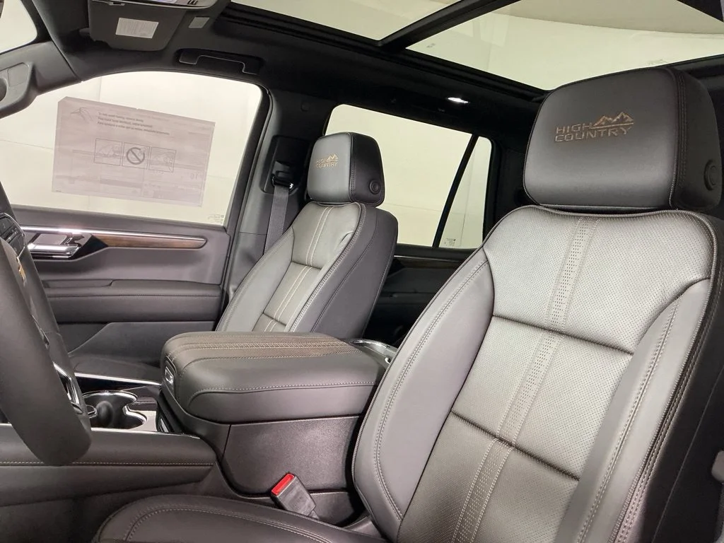 New 2026 Polar White Tricoat Chevrolet High Country image 6