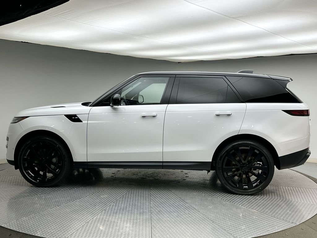 New 2026 Fuji White Land Rover SE image 2